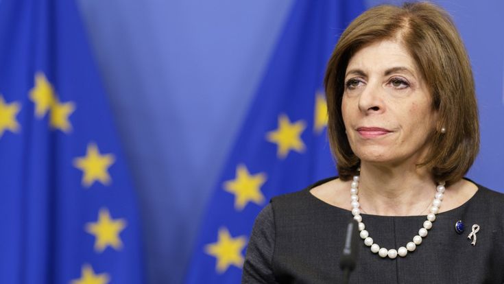 La commissaria Ue alla Salute: “Il vaccino è sicuro. L’Europa vince la sfida se lo facciamo tutti”