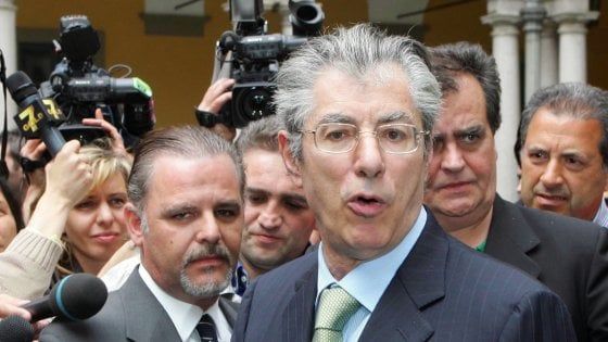 Conti bloccati della Lega. Salvini: "Italia come regime islamico". Pm di Genova: "Tuteliamo parlamento"
