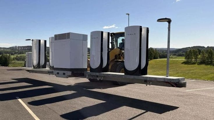 Sbarcano in Europa i Supercharger Tesla pieghevoli: si parte dalla Norvegia