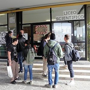 Bologna, due settimane di scuola ma gli insegnanti mancano ancora