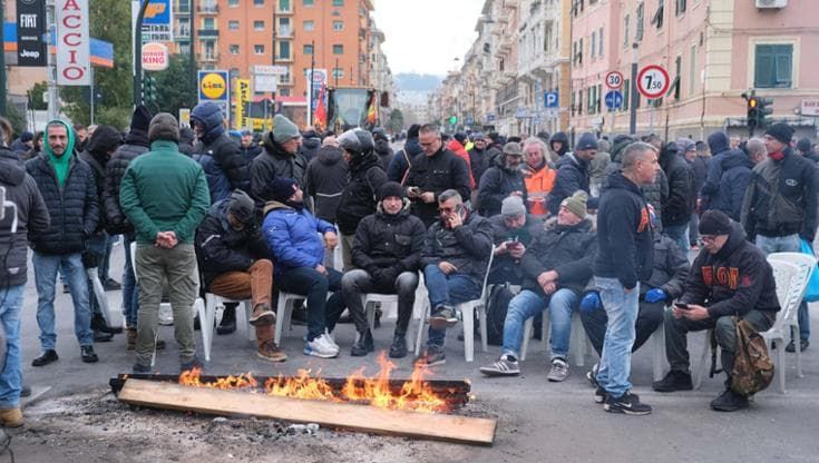Cornigliano, dopo la tregua oggi tutte le fabbriche in piazza