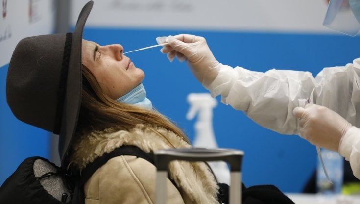 Emilia-Romagna, nelle farmacie arrivano i tamponi rapidi e gratuiti