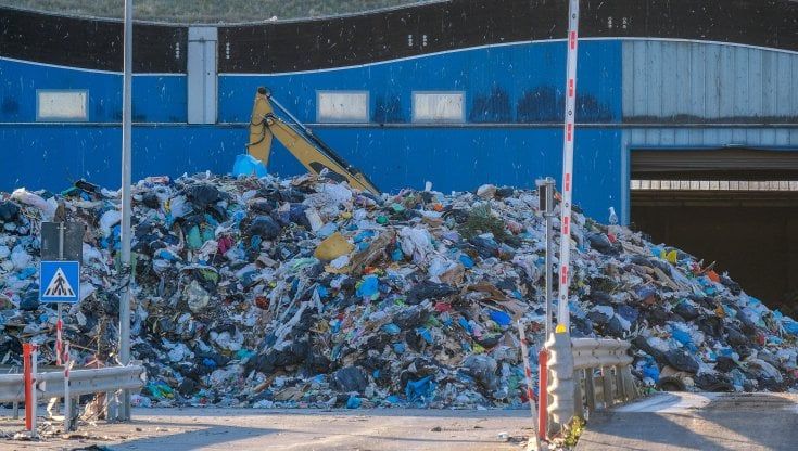 Trasporto rifiuti in Italia o all'estero, 13 aziende rispondono al bando della Regione