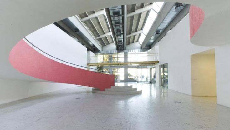 Patrizia Pepe riparte dai giovani artisti nello stabilimento di Capalle