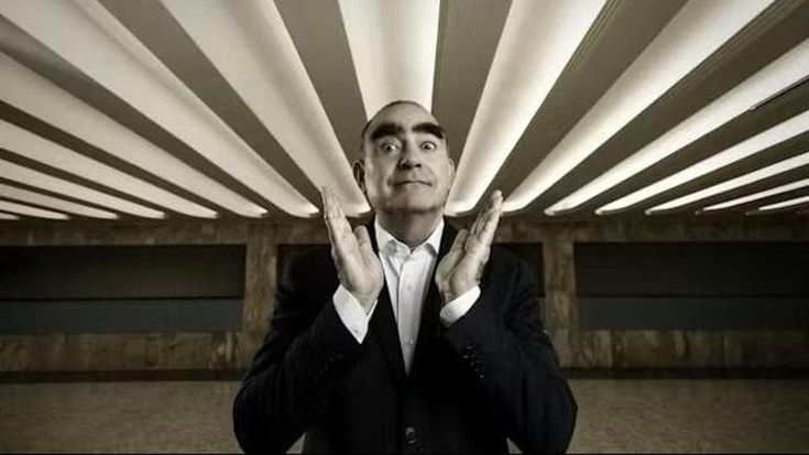 Cosa fare a Milano oggi 19 febbraio: NeonElio in Triennale e "Indagini" di Stefano Nazzi al TAM