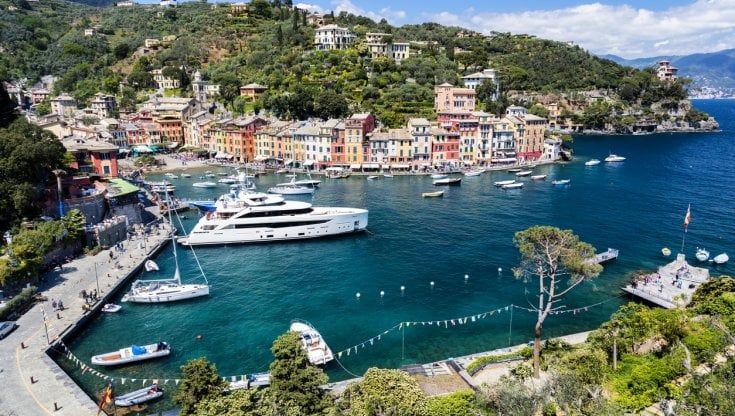 Maxibarche a cinque stelle con il vento in poppa