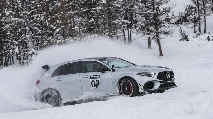Dalla Val Gardena alla costa Smeralda, così Mercedes Italia punta sul territorio