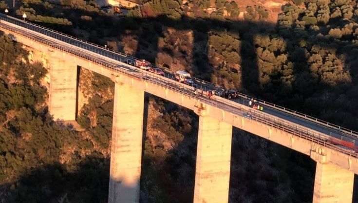 Tre morti in un incidente stradale nel Gargano, chi sono le vittime: Marco e Teresa gestivano il bar del paese, tornavano dal mare con l'amica Pia. Gravemente ferita la nipotina di 12 anni