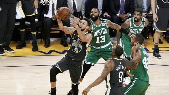 Basket, Nba: Curry vince il duello con Irving. Oklahoma, vittoria amara
