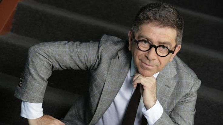 Pino Strabioli: “Paolo Poli mescolava Pascoli e Moana Pozzi. Oggi il teatro è resistenza”