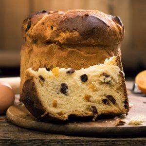Impasto, crosta e ingredienti: otto panettoni a confronto