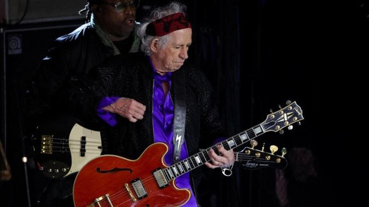 Keith Richards, 80 anni tra gloria ed eccessi