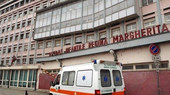 Chianocco, bambino di 8 anni si ustiona giocando con la miscela per la moto del padre 