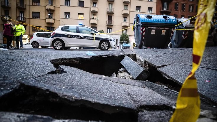 Una voragine ogni 48 ore: così sprofonda Roma groviera
