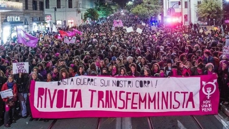 Giornata della donna, stop al lavoro produttivo e domestico: i motivi dello sciopero femminista dell'8 marzo