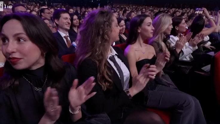 Il pubblico dell’Ariston, specchio fragile dell’Italia che applaude e fischia