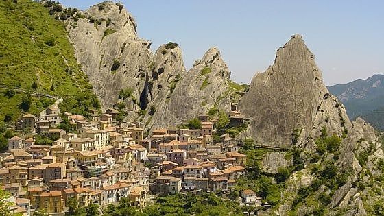 Scoprire i borghi fantasma italiani. Nella notte di Halloween
