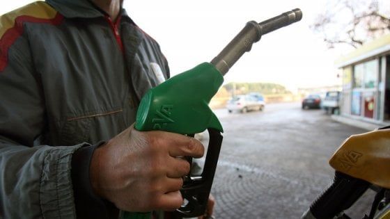 Senato, commissione Bilancio, il Pd accusa: "Salta il taglio delle accise promesso da Salvini"