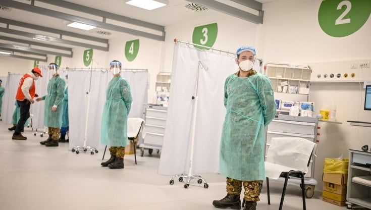 Vaccino anti Covid, il no dei medici di famiglia alle prenotazioni: "Troppi gli anziani, non siamo impiegati"