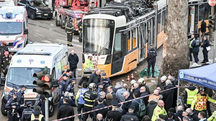 Sul tram deragliato, i testimoni: “Il boato, le urla e i corpi che volavano. Ho pensato di morire”