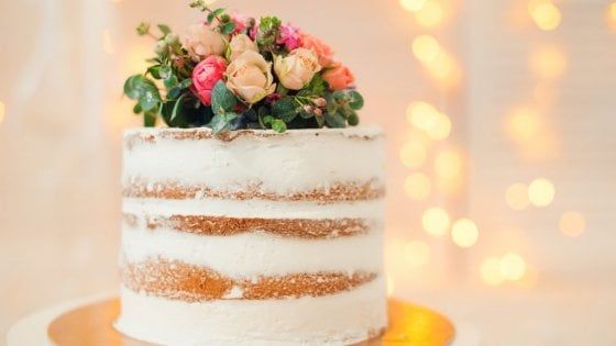 Meno cake design, più sostanza: le torte "nude" conquistano l'Italia
