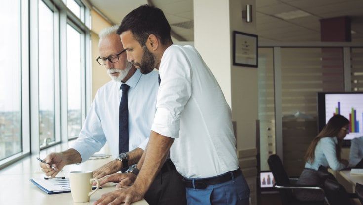 Pay gap generazionale, Babyboomer e Gen X al di sopra della media delle retribuzioni lorde annue 