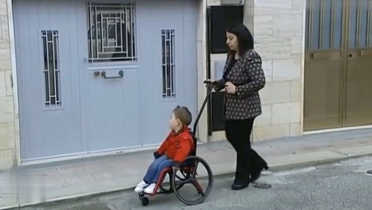 "Antonio ha fermato la Sma, ora le barriere architettoniche non fermino lui": la denuncia della mamma del piccolo Superman