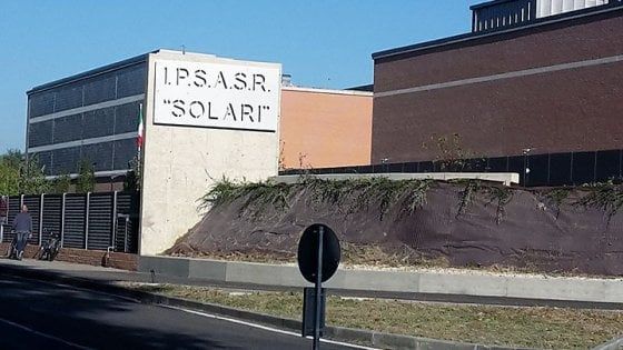 Finestre al Solari, il Comune di Fidenza: "Sopraluce azionati in barba alle procedure"