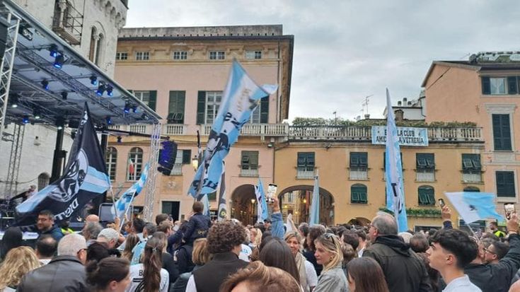 Entella, la grande festa in piazza. La cavalcata verso la serie B sarà ricordata per sempre