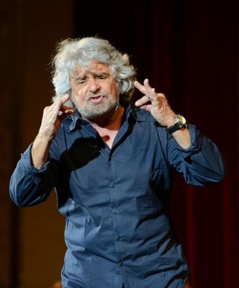 Grillo show, sul palco &egrave; campagna elettorale
