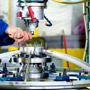 Produzione industriale in lieve rialzo a ottobre