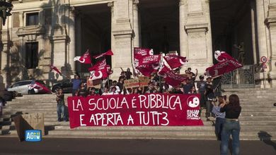 Scuola, studenti davanti al Ministero contro il tetto del 30% agli stranieri: "Misura razzista"