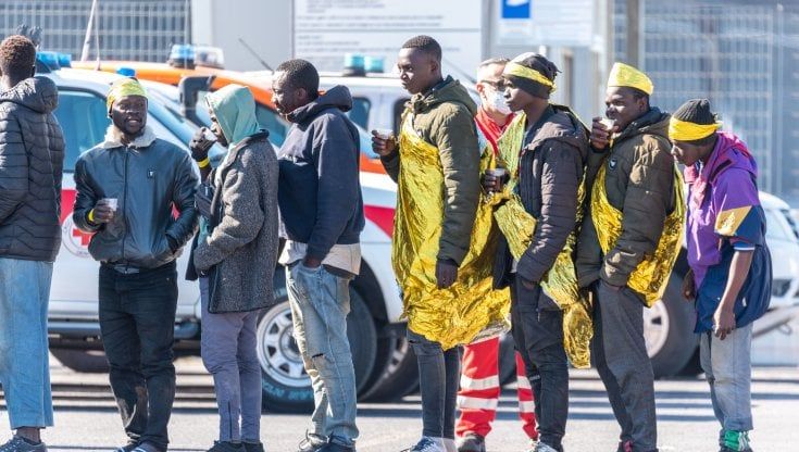 Migranti, il Viminale: nuovi posti nell'hotspot di Lampedusa e stop grandi centri di accoglienza