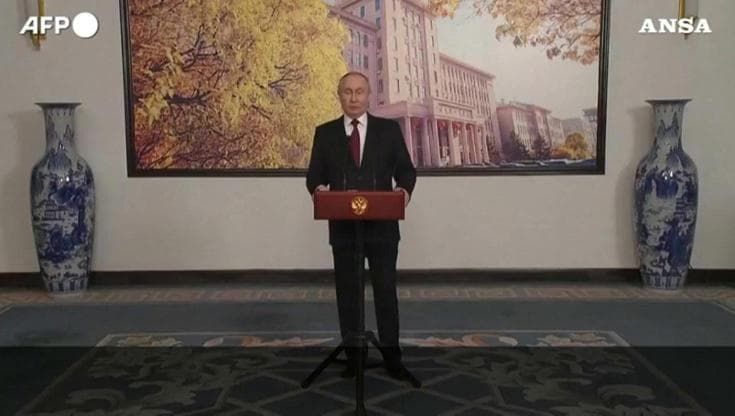 Ucraina, Putin: "Non abbiamo piani per conquistare Kharkiv a oggi. Ci attaccano in territorio russo"