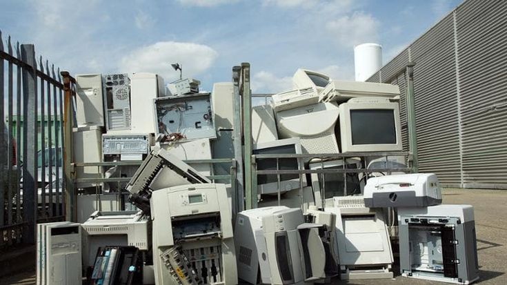 Nel 2023 la raccolta di rifiuti elettronici in Italia è calata del 2%