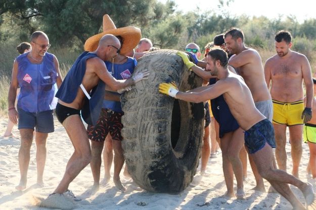 Pneumatici, reti di plastica e vecchie scarpe: ecco i rifiuti su spiagge e fondali di Puglia