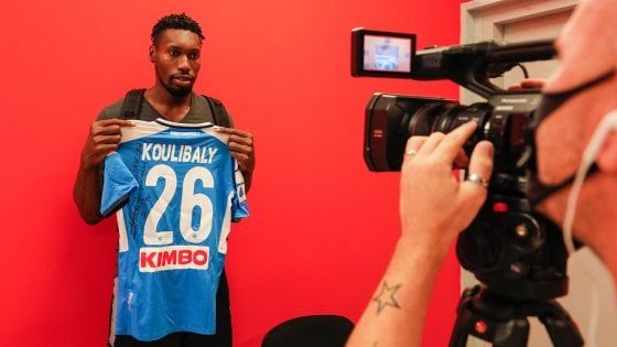 Basket, Biligha riceve in dono la maglia di Koulibaly: "Grazie fratello"