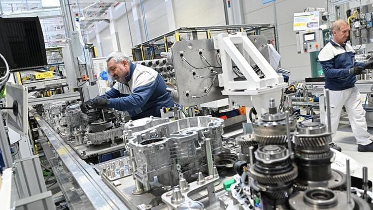 Auto, prezzi saliti di oltre il 50%: “Ormai è un lusso per pochi”