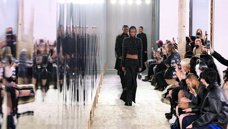 Ucraina, da Armani a Vuitton passando per Chanel, la moda sostiene i rifugiati 
