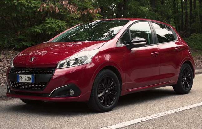 Serie speciali che passione, tocca alla 208 Black Line