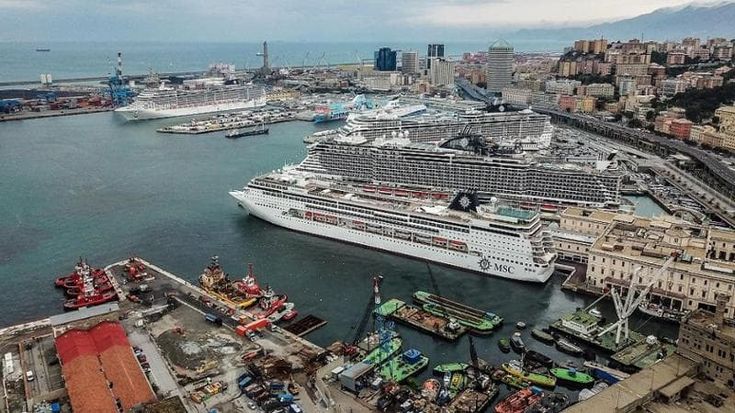 Italia Nostra Genova: “Crocieristi distruttivi, meglio portarli all’outlet che nelle chiese”