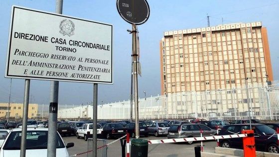 Violenze nel carcere di Torino, silurati direttore e comandante delle guardie