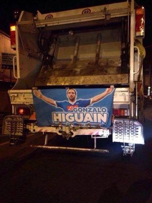 Higuain, da Re di Napoli al camion dell'immondizia