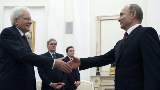Mattarella a Mosca: "Russia usi sua influenza contro armi chimiche". Putin: "Assad come Saddam nel 2003"