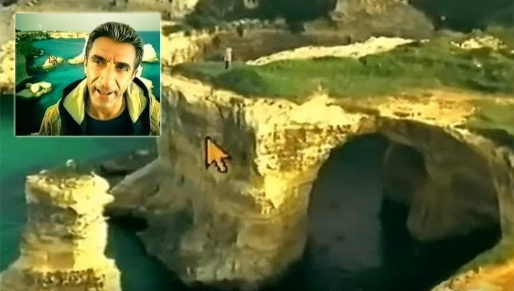 Faraglioni di Sant’Andrea, quello spot degli anni Novanta con Ezio Greggio sull’arco crollato