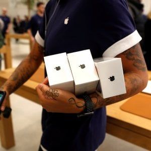 Francia, la giustizia indaga su Apple per obsolescenza pianificata