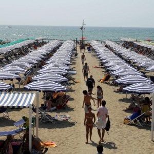 E l'ombrellone italiano fa il pieno di turisti stranieri