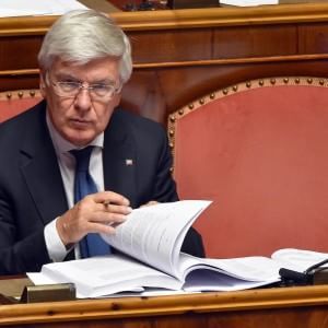 Paolo Romani: "Il premier apra sul Senato, solo così potrà ottenere un ampio sì al referendum"