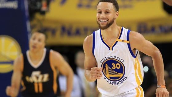 Basket, playoff Nba: Warriors inarrestabili, Washington accorcia sui Celtics