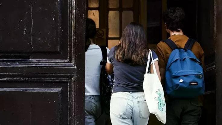 Il 23% degli studenti minorenni nel 2025 ha assunto almeno una droga